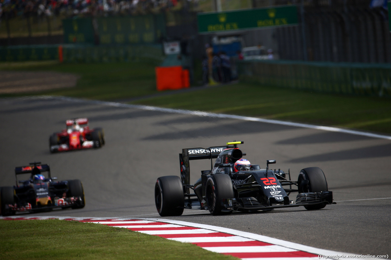 GP CINA, 17.04.2016 - Gara, Jenson Button (GBR)  McLaren Honda MP4-31