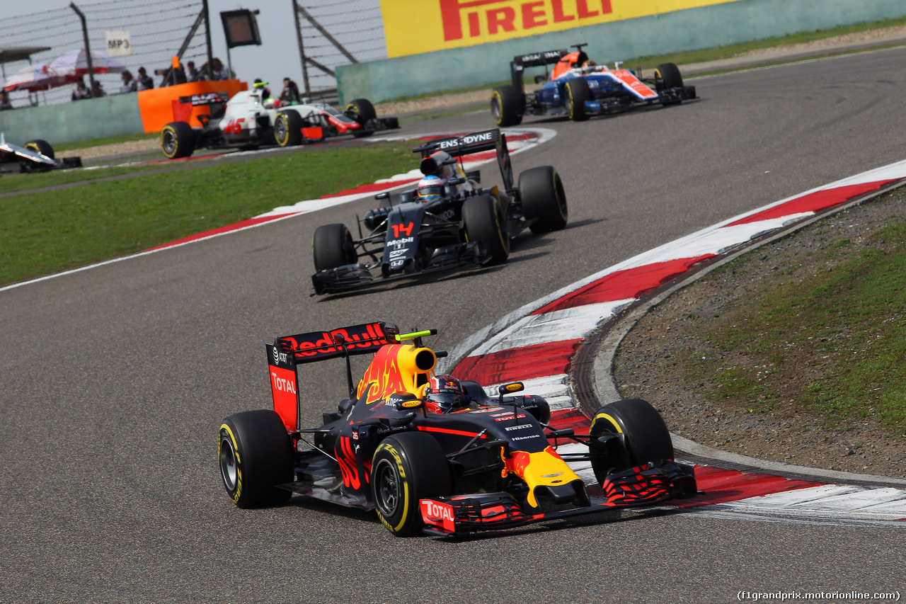 GP CINA, 17.04.2016 - Gara, Daniil Kvyat (RUS) Red Bull Racing RB12