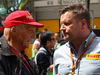 GP CHINA, 17.04.2016 – Rennen, Nikki Lauda (AU), Mercedes und Paul Hembery, Direktor von Pirelli Motorspor