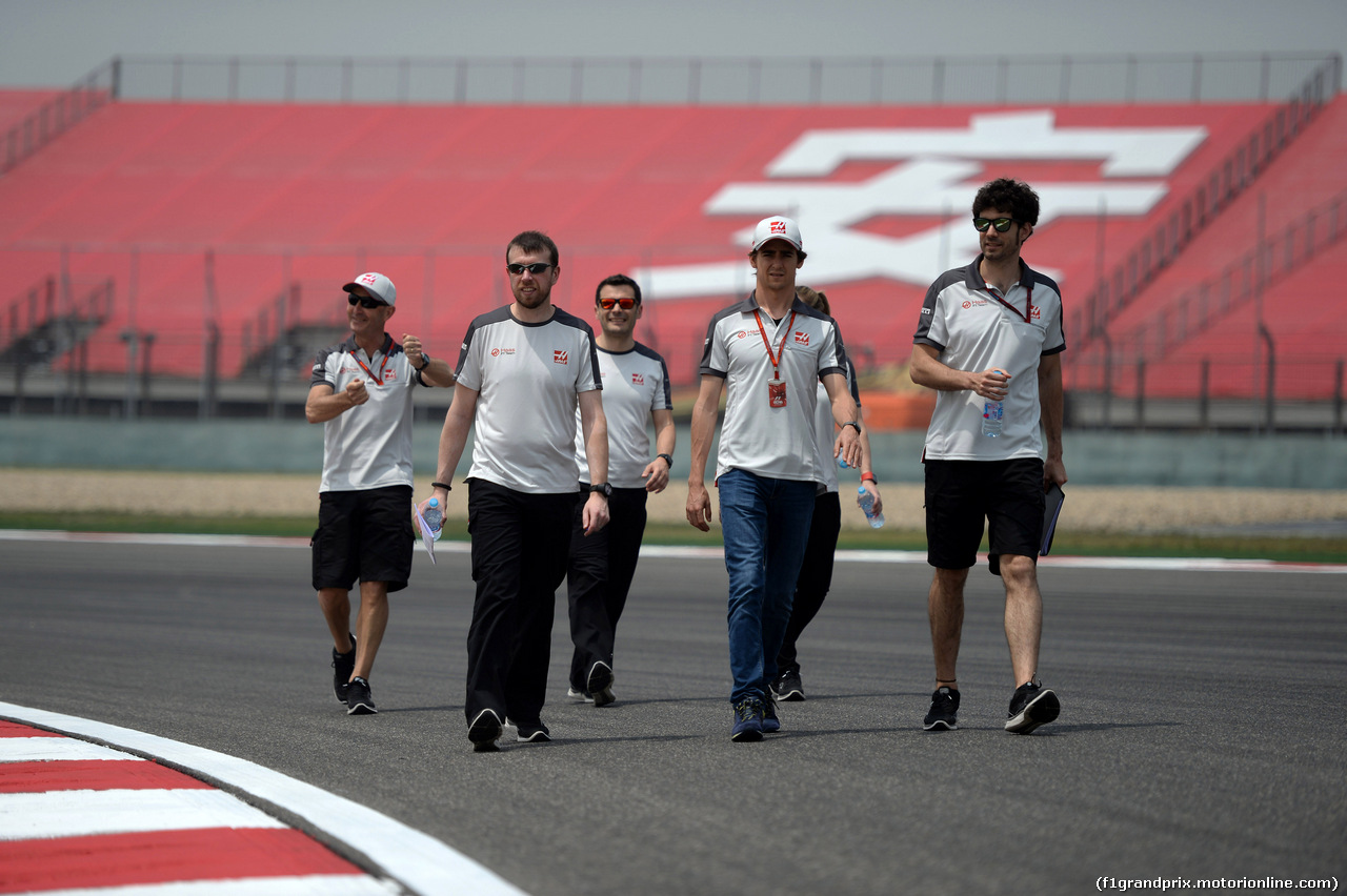 GP CINA, 14.04.2016 - Esteban Gutierrez (MEX) Haas F1 Team VF-16