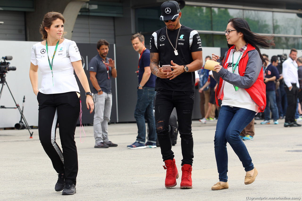 GP CINA, 14.04.2016 - Lewis Hamilton (GBR) Mercedes AMG F1 W07 Hybrid