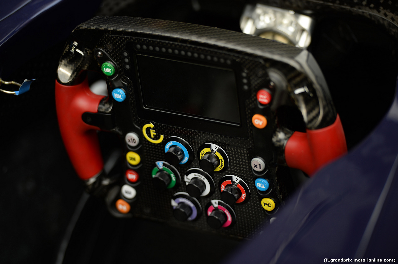 GP CINA, 14.04.2016 - Scuderia Toro Rosso STR11 Steering wheel