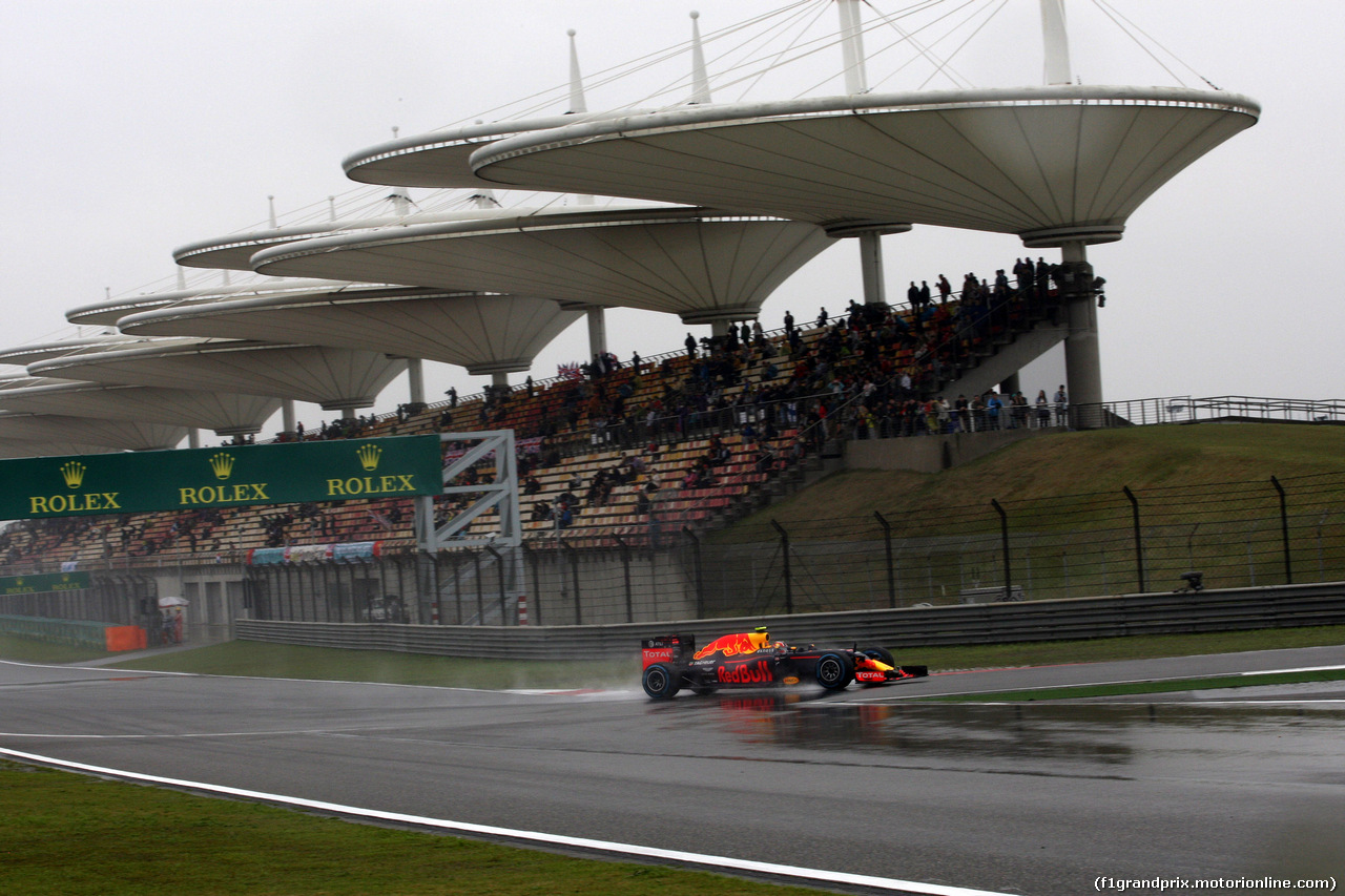 GP CINA, 16.04.2016 - Prove Libere 3, Daniil Kvyat (RUS) Red Bull Racing RB12