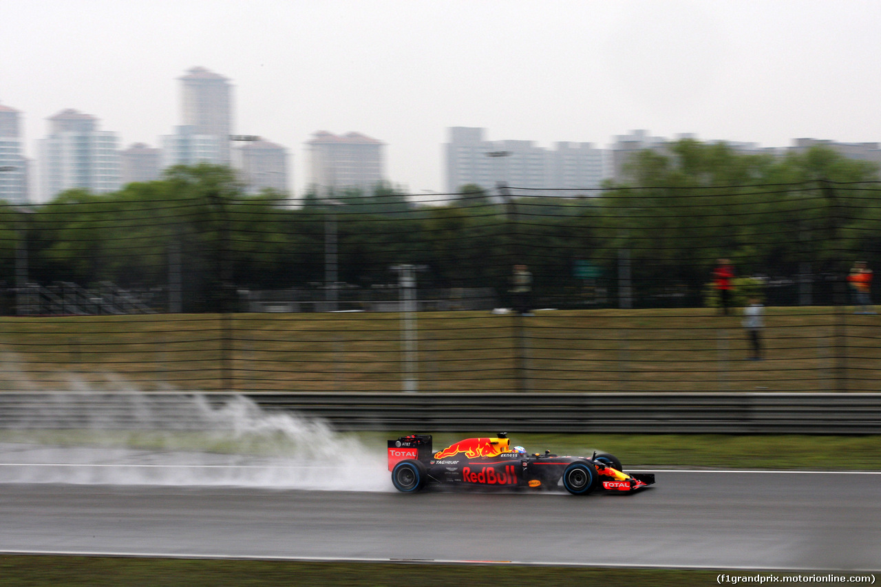GP CINA, 16.04.2016 - Prove Libere 3, Daniel Ricciardo (AUS) Red Bull Racing RB12