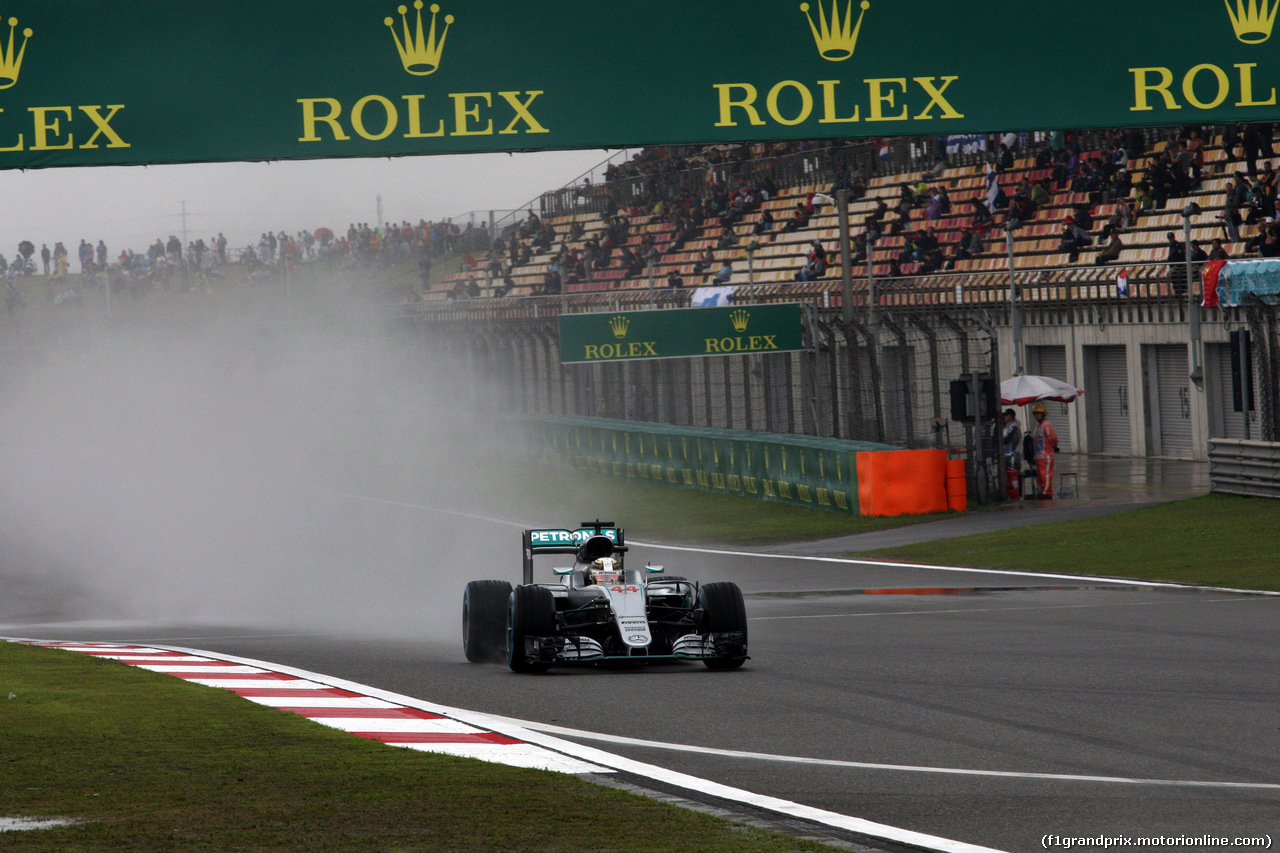 GP CINA, 16.04.2016 - Prove Libere 3, Lewis Hamilton (GBR) Mercedes AMG F1 W07 Hybrid