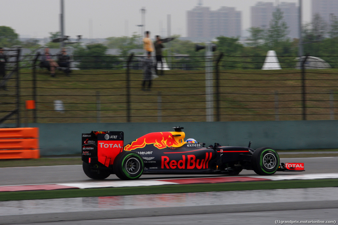 GP CINA, 16.04.2016 - Prove Libere 3, Daniel Ricciardo (AUS) Red Bull Racing RB12
