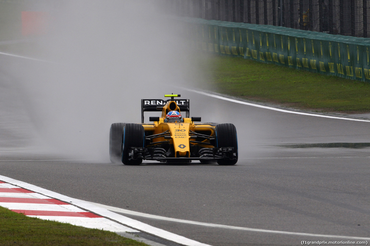 GP CINA, 16.04.2016 - Prove Libere 3, Jolyon Palmer (GBR) Renault Sport F1 Team RS16