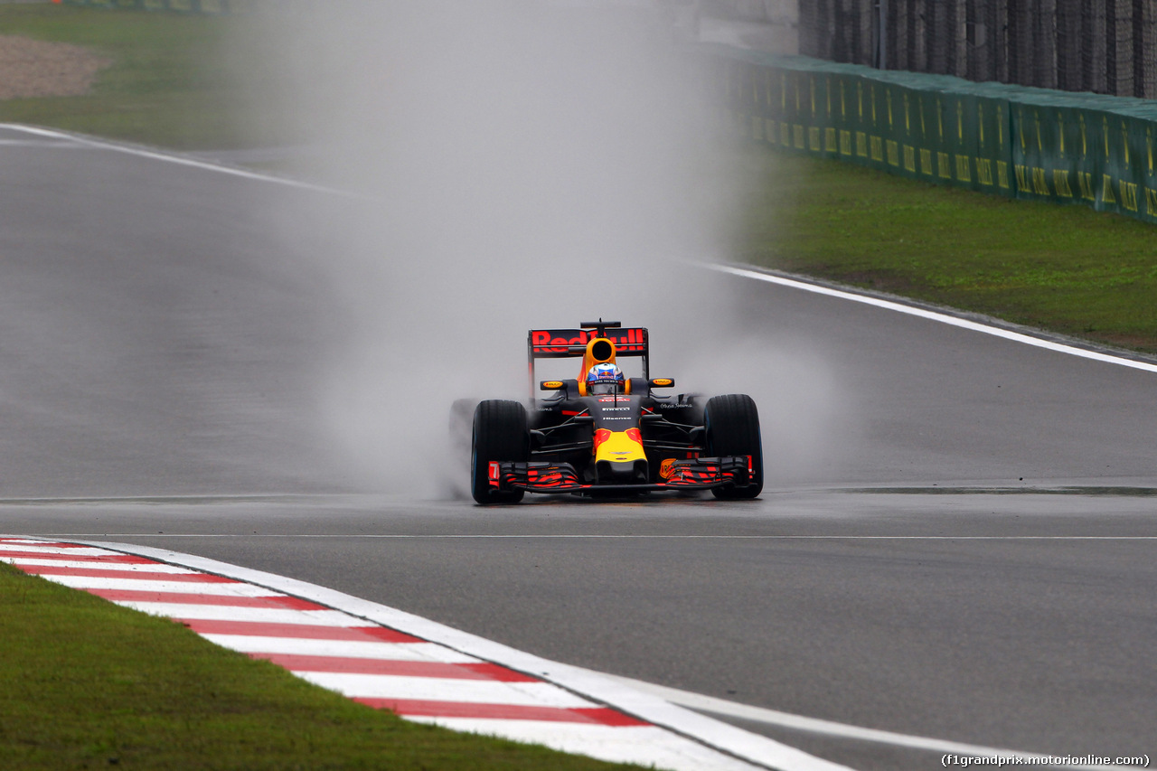 GP CINA, 16.04.2016 - Prove Libere 3, Daniel Ricciardo (AUS) Red Bull Racing RB12