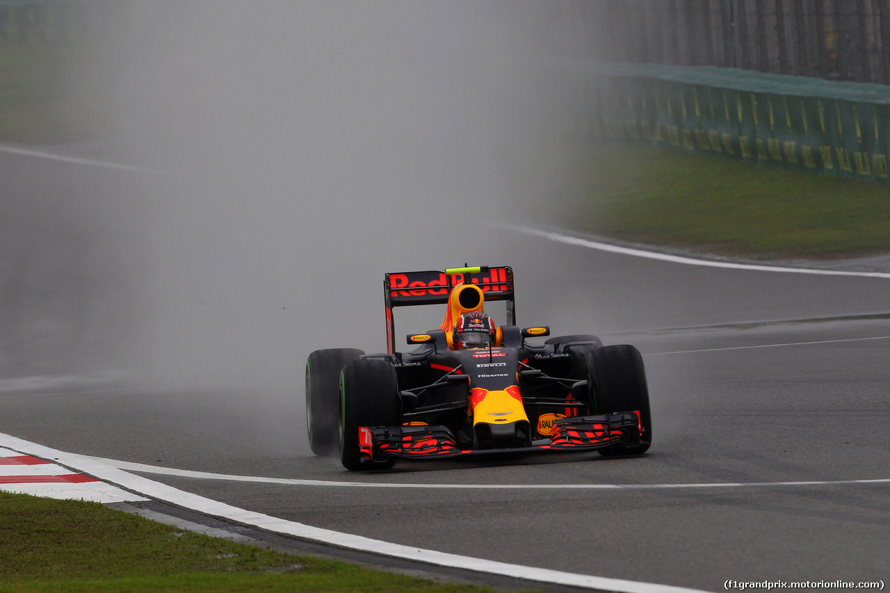 GP CINA, 16.04.2016 - Prove Libere 3, Daniil Kvyat (RUS) Red Bull Racing RB12