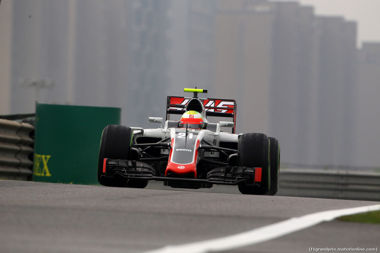 GP CINA, 16.04.2016 - Prove Libere 3, Esteban Gutierrez (MEX) Haas F1 Team VF-16