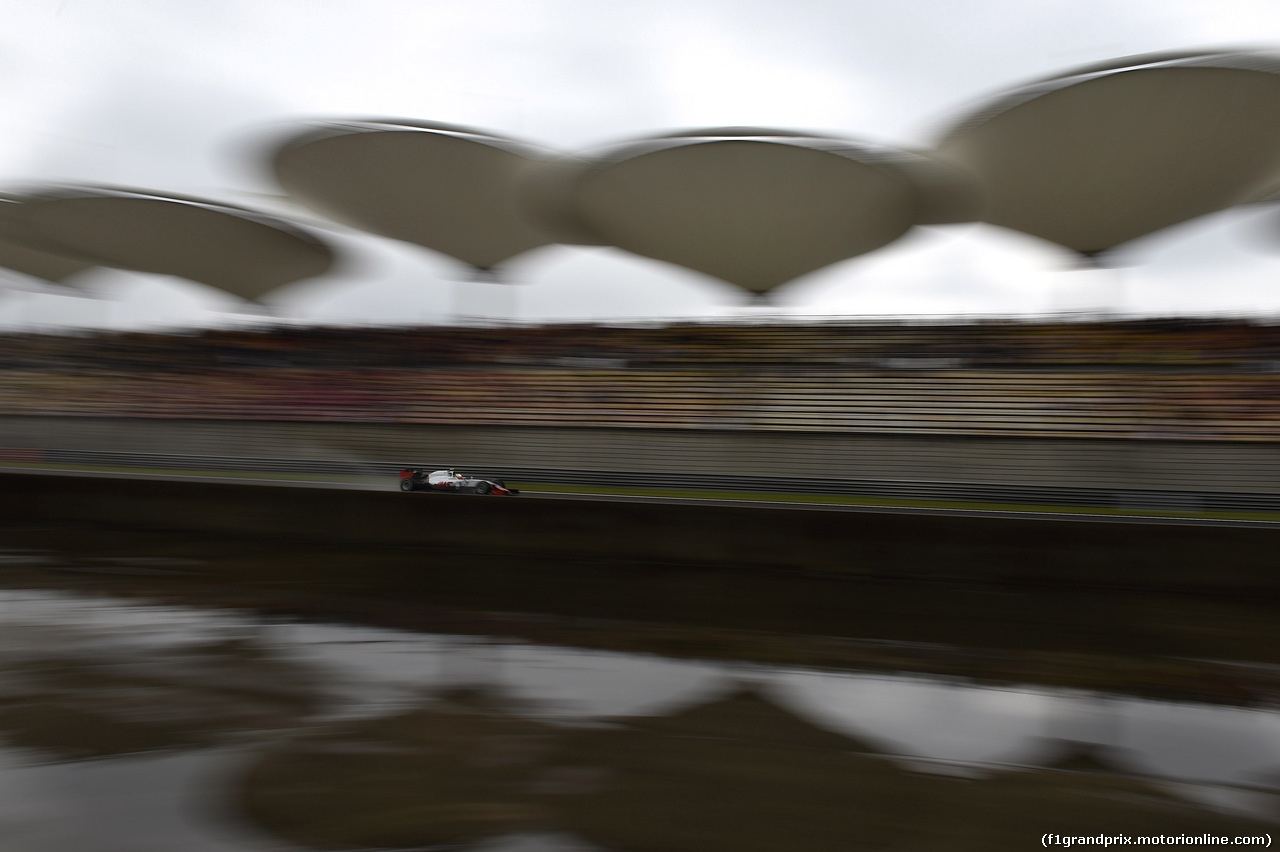 GP CINA, 16.04.2016 - Prove Libere 3, Esteban Gutierrez (MEX) Haas F1 Team VF-16