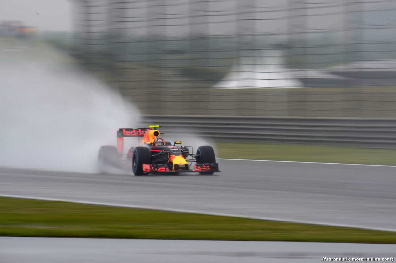 GP CINA, 16.04.2016 - Prove Libere 3, Daniil Kvyat (RUS) Red Bull Racing RB12