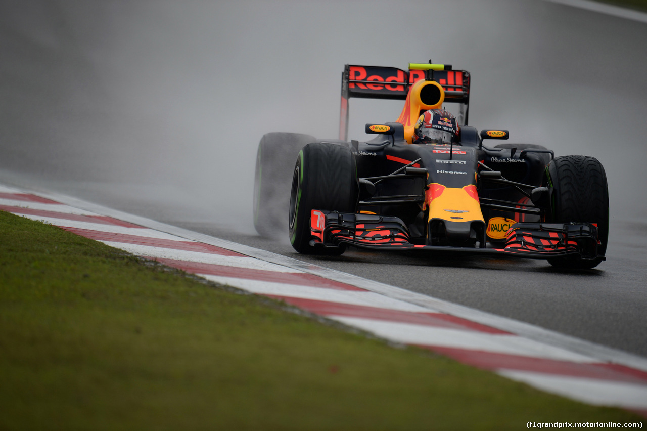 GP CINA, 16.04.2016 - Prove Libere 3, Daniil Kvyat (RUS) Red Bull Racing RB12