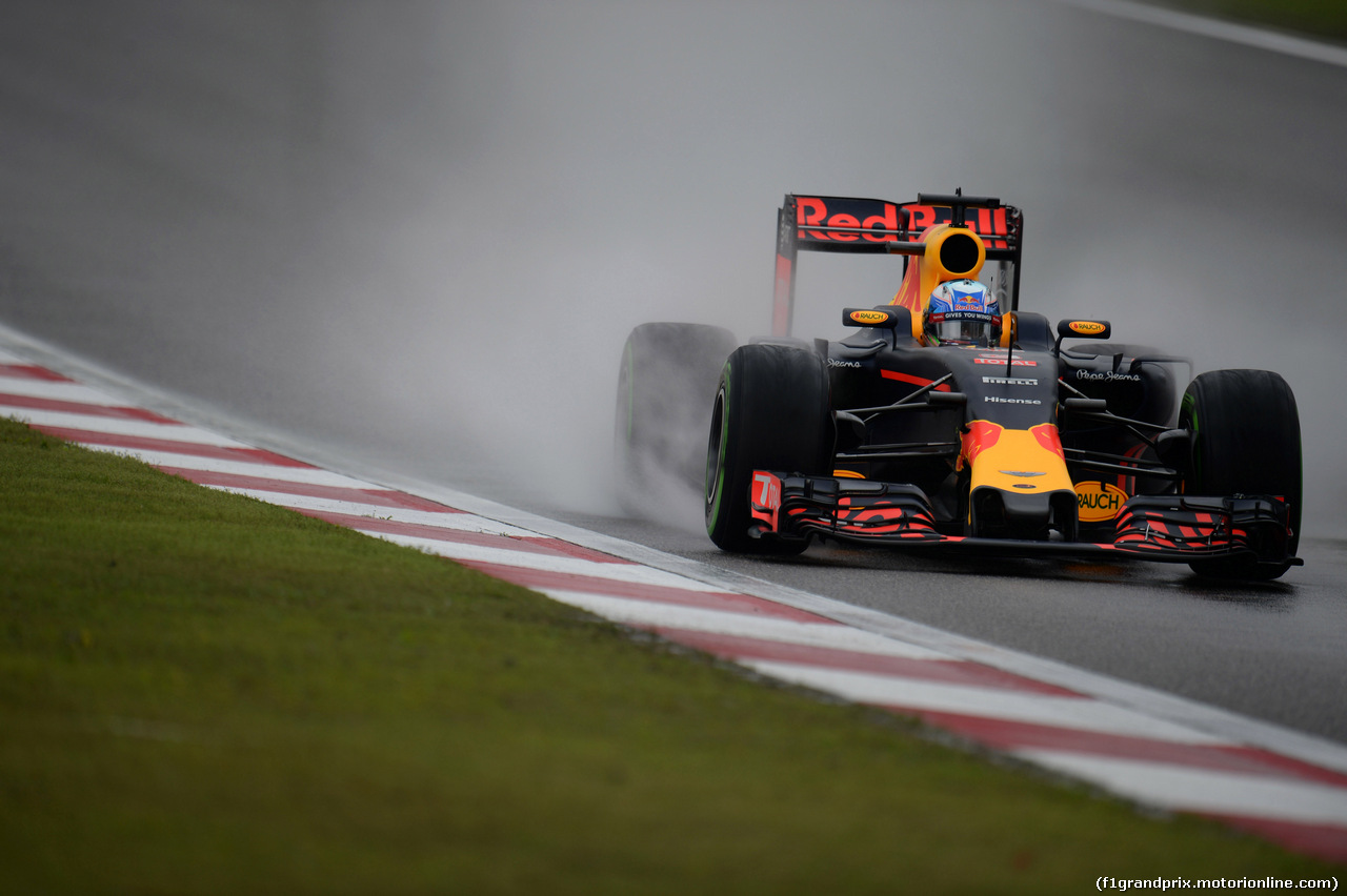 GP CINA, 16.04.2016 - Prove Libere 3, Daniel Ricciardo (AUS) Red Bull Racing RB12