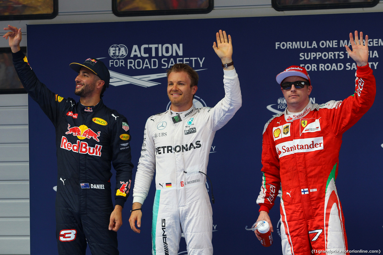 GP CINA, 16.04.2016 - Qualifiche, 1st position Nico Rosberg (GER) Mercedes AMG F1 W07 Hybrid, secondo Daniel Ricciardo (AUS) Red Bull Racing RB12 e terzo Kimi Raikkonen (FIN) Ferrari SF16-H