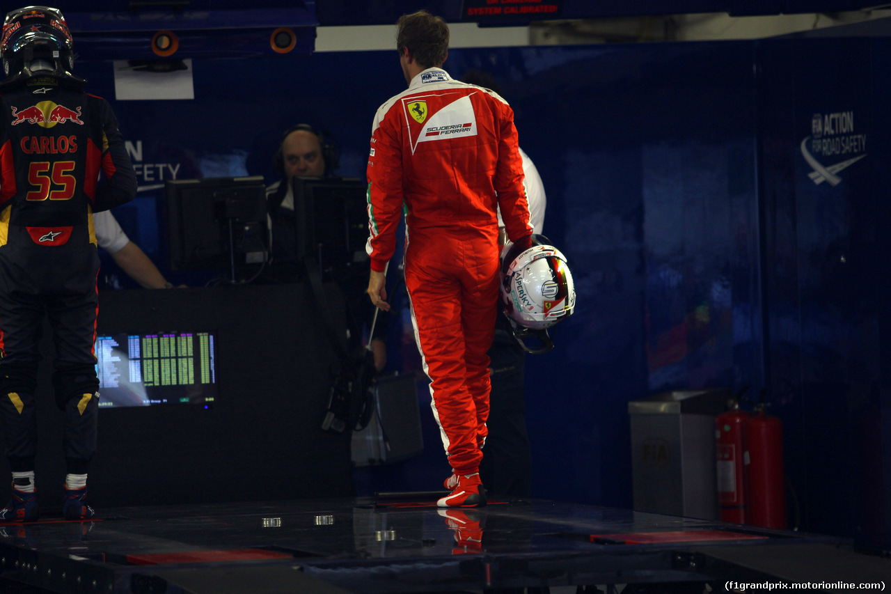 GP CINA, 16.04.2016 - Qualifiche, Carlos Sainz Jr (ESP) Scuderia Toro Rosso STR11 e Sebastian Vettel (GER) Ferrari SF16-H