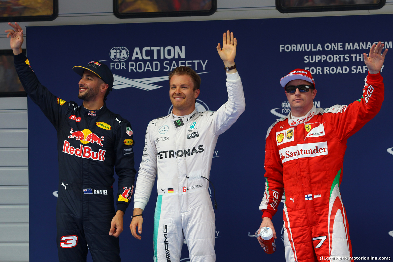GP CINA, 16.04.2016 - Qualifiche, Nico Rosberg (GER) Mercedes AMG F1 W07 Hybrid pole position, secondo Daniel Ricciardo (AUS) Red Bull Racing RB12 e terzo Kimi Raikkonen (FIN) Ferrari SF16-H