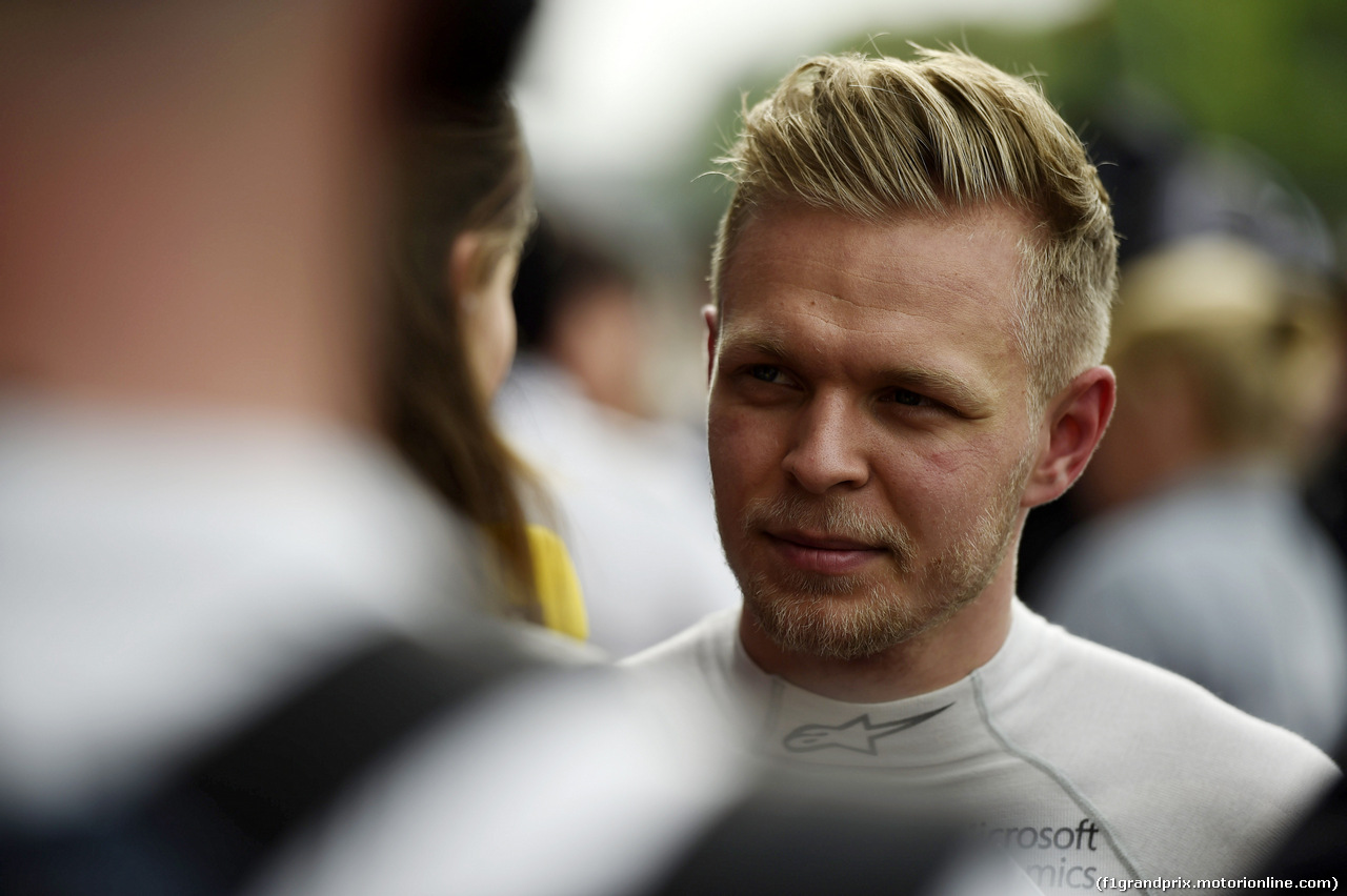 GP CINA, 16.04.2016 - Qualifiche, Kevin Magnussen (DEN) Renault Sport F1 Team RS16