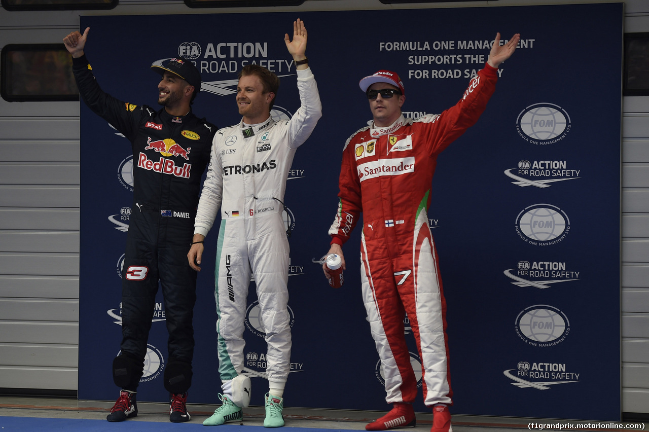 GP CINA, 16.04.2016 - Qualifiche, secondo Daniel Ricciardo (AUS) Red Bull Racing RB12, Nico Rosberg (GER) Mercedes AMG F1 W07 Hybrid pole position e terzo Kimi Raikkonen (FIN) Ferrari SF16-H