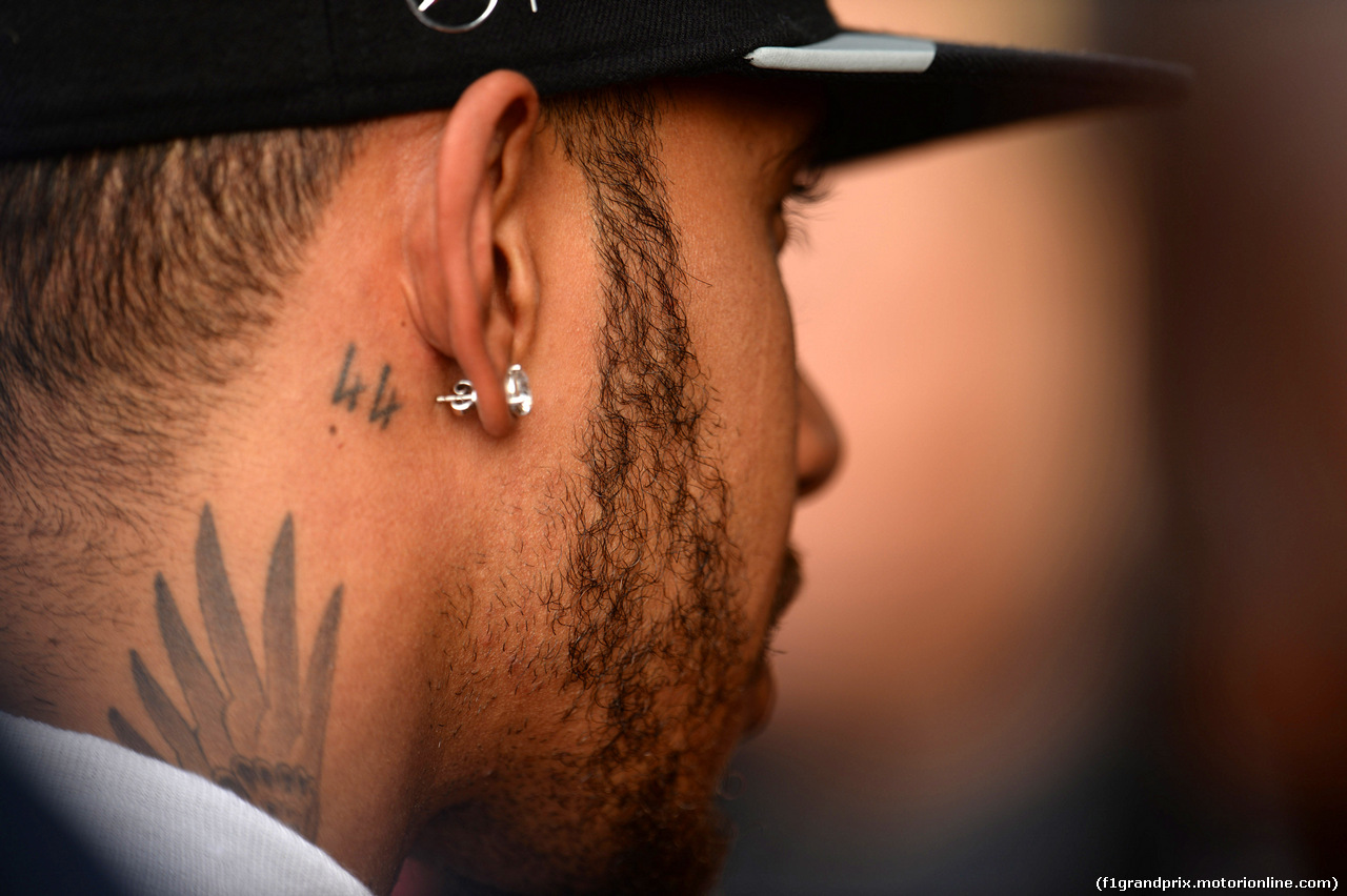 GP CINA, 16.04.2016 - Qualifiche, Lewis Hamilton (GBR) Mercedes AMG F1 W07 Hybrid
