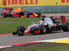 GP CINA, 16.04.2016 - Qualifiche, Romain Grosjean (FRA) Haas F1 Team VF-16 e Daniil Kvyat (RUS) Red Bull Racing RB12