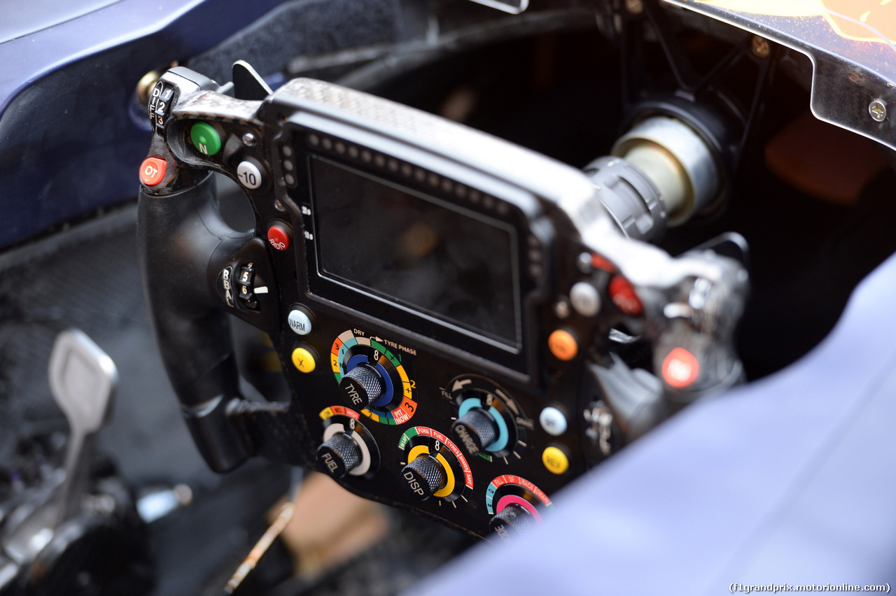 GP CINA, 14.04.2016 - Scuderia Toro Rosso STR11 Steering wheel