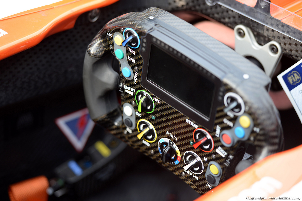 GP CINA, 14.04.2016 - Manor Racing MRT05 Steering wheel