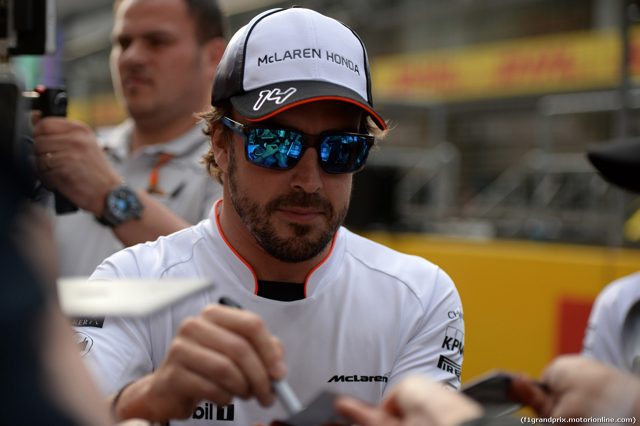 GP CINA, 14.04.2016 - Fernando Alonso (ESP) McLaren Honda MP4-31