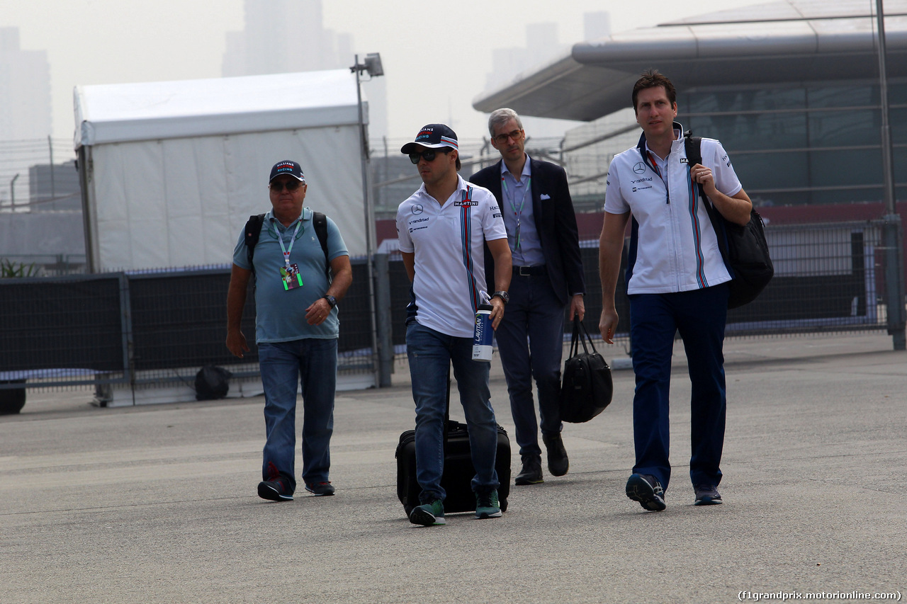 GP CINA, 15.04.2016 - Luis Antonio Massa (BRA), father of Felipe Massa (BRA) e Felipe Massa (BRA) Williams FW38
