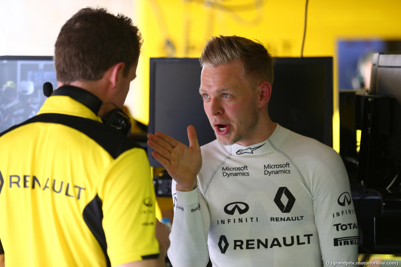 GP CINA, 15.04.2016 - Prove Libere 1, Kevin Magnussen (DEN) Renault Sport F1 Team RS16