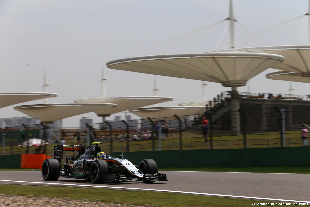 GP CINA, 15.04.2016 - Prove Libere 1, Sergio Perez (MEX) Sahara Force India F1 VJM09