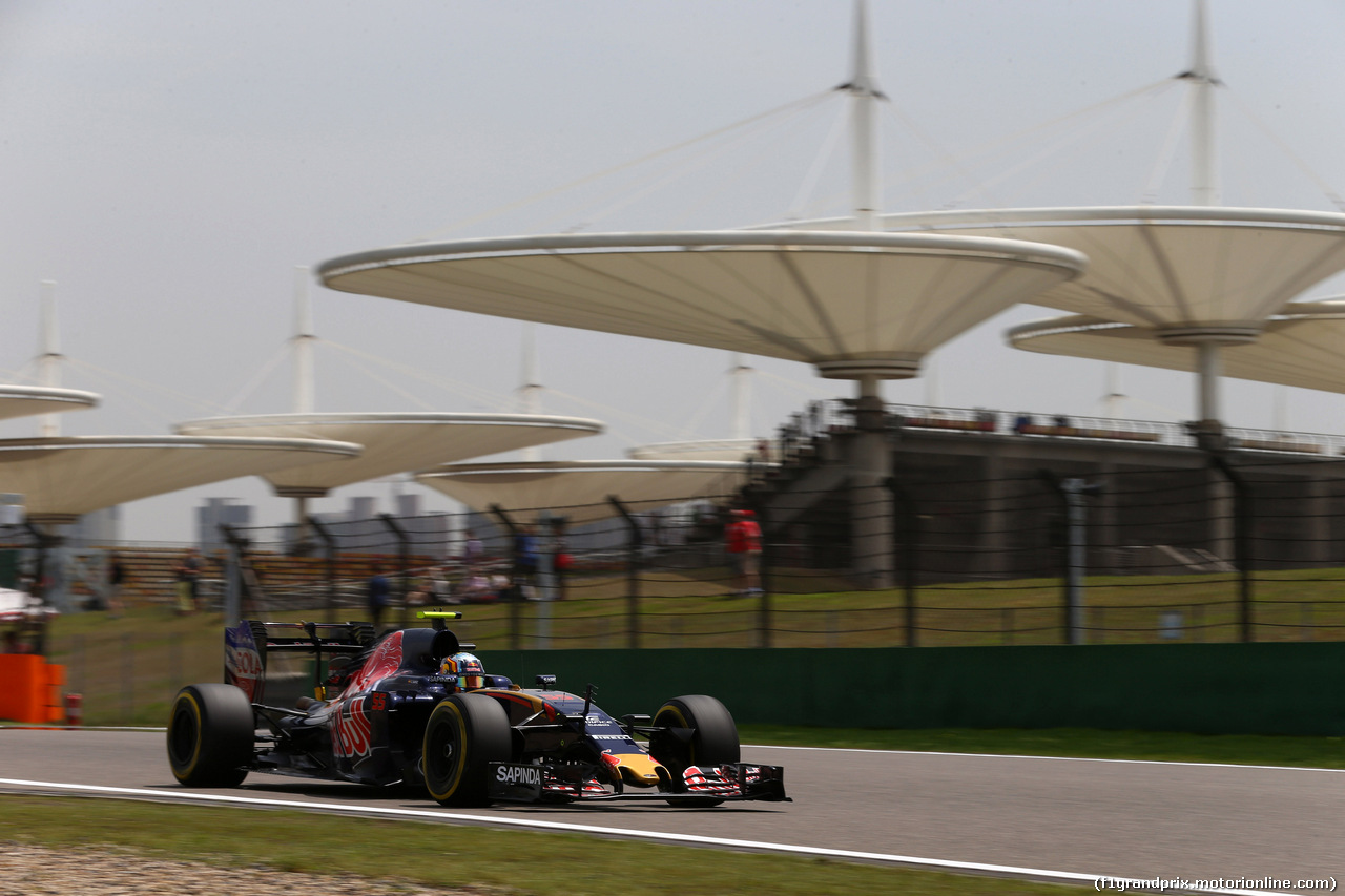GP CINA, 15.04.2016 - Prove Libere 1, Carlos Sainz Jr (ESP) Scuderia Toro Rosso STR11