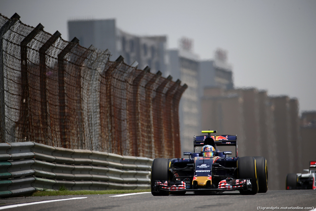 GP CINA, 15.04.2016 - Prove Libere 1, Carlos Sainz Jr (ESP) Scuderia Toro Rosso STR11