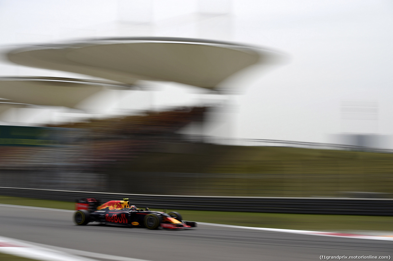 GP CINA, 15.04.2016 - Prove Libere 1, Daniil Kvyat (RUS) Red Bull Racing RB12