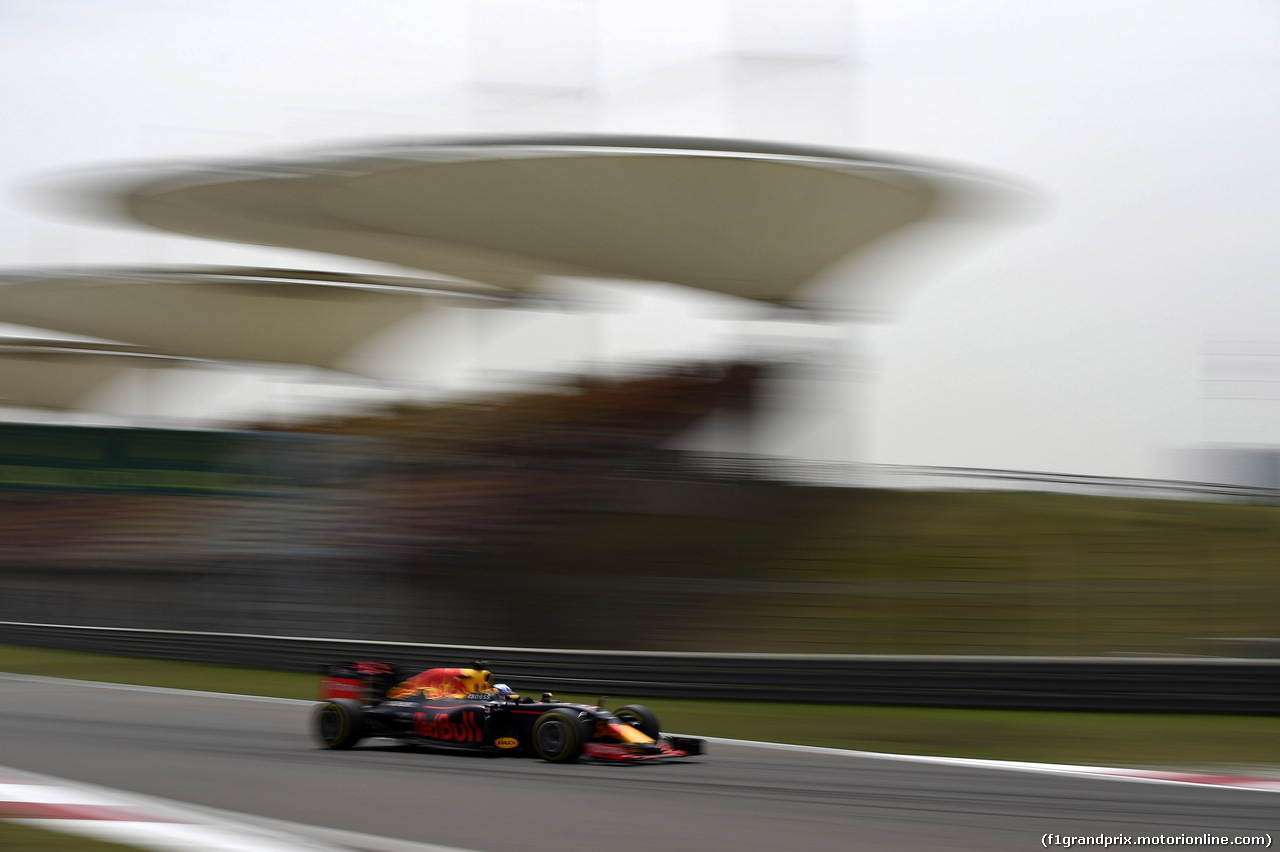 GP CINA, 15.04.2016 - Prove Libere 1, Daniel Ricciardo (AUS) Red Bull Racing RB12