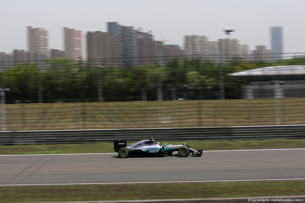 GP CINA, 15.04.2016 - Prove Libere 1, Nico Rosberg (GER) Mercedes AMG F1 W07 Hybrid