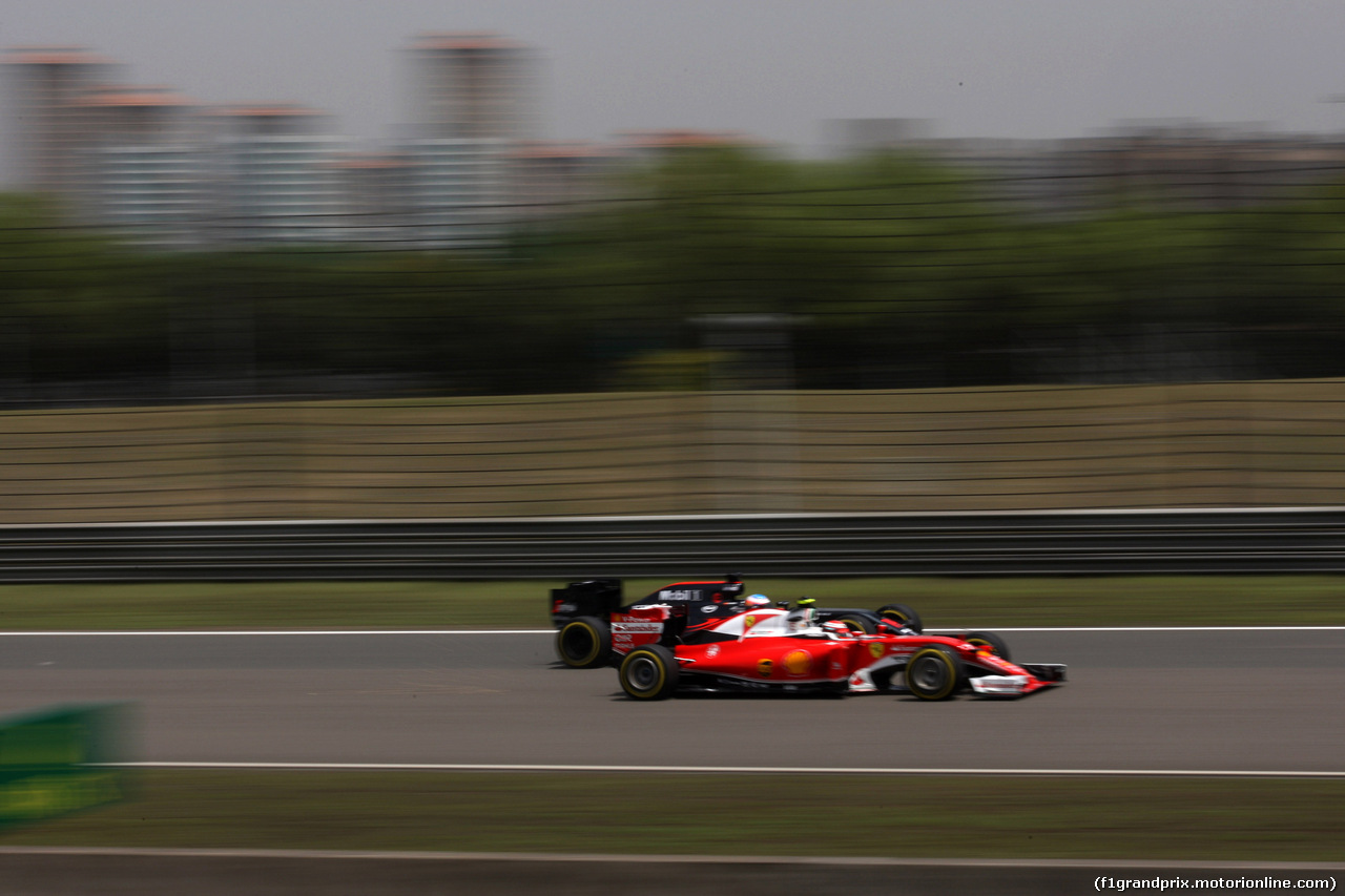 GP CINA, 15.04.2016 - Prove Libere 1, Fernando Alonso (ESP) McLaren Honda MP4-31 e Kimi Raikkonen (FIN) Ferrari SF16-H
