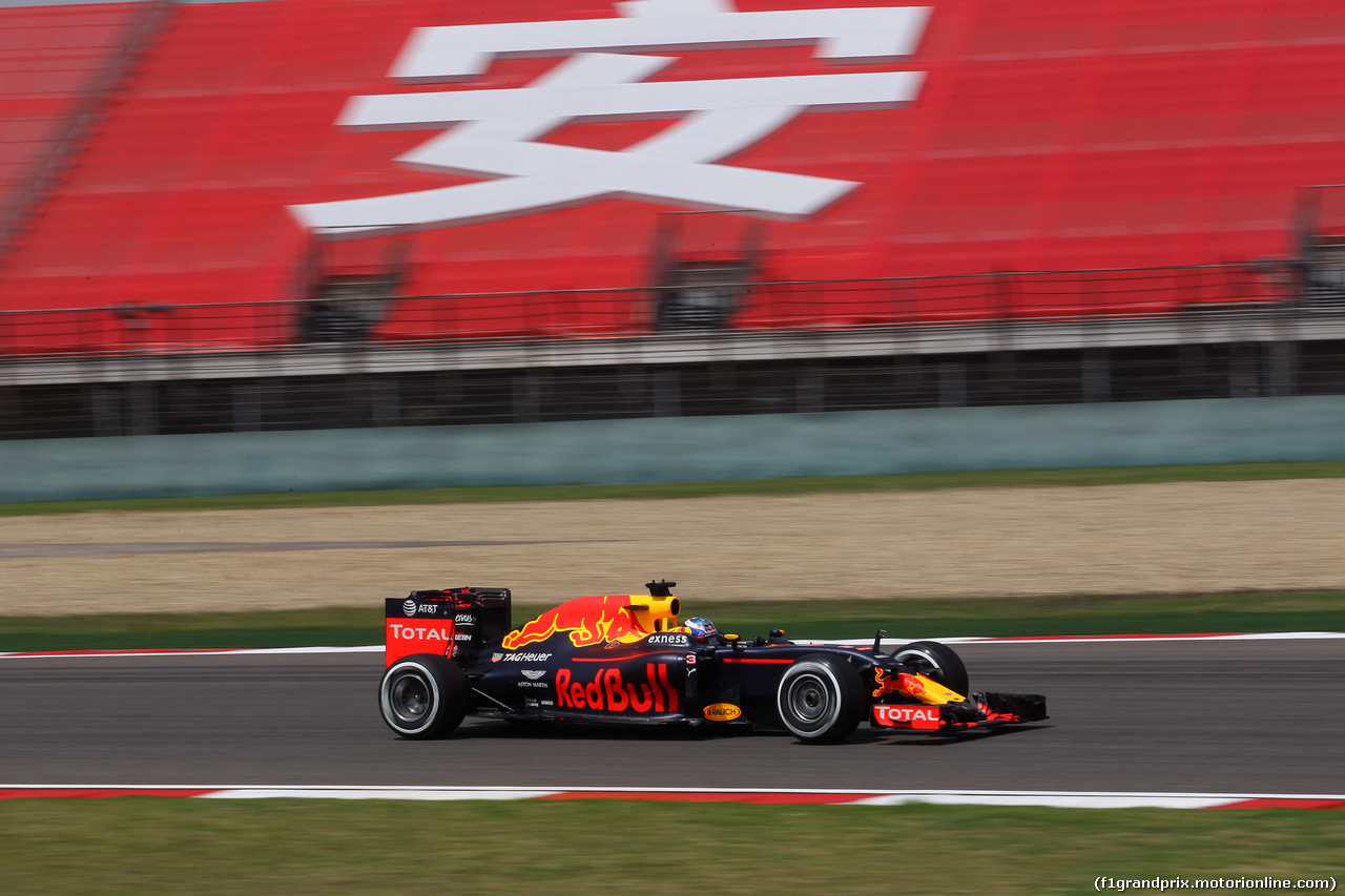 GP CINA, 15.04.2016 - Prove Libere 1, Daniel Ricciardo (AUS) Red Bull Racing RB12