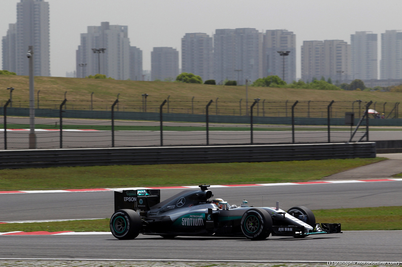 GP CINA, 15.04.2016 - Prove Libere 1, Lewis Hamilton (GBR) Mercedes AMG F1 W07 Hybrid