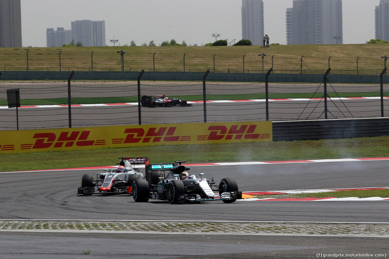 GP CINA, 15.04.2016 - Prove Libere 1, Lewis Hamilton (GBR) Mercedes AMG F1 W07 Hybrid