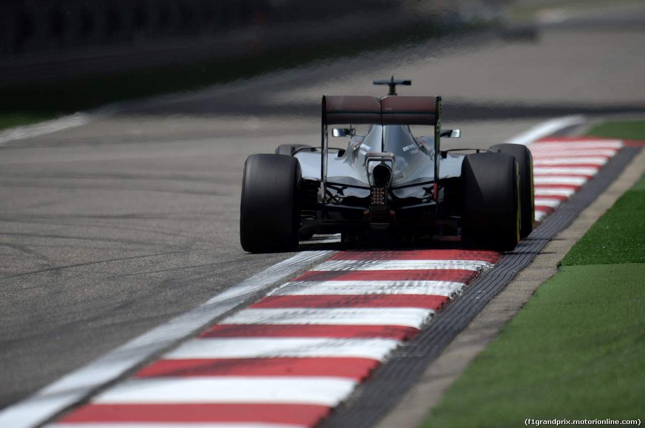 GP CINA, 15.04.2016 - Prove Libere 1, Lewis Hamilton (GBR) Mercedes AMG F1 W07 Hybrid