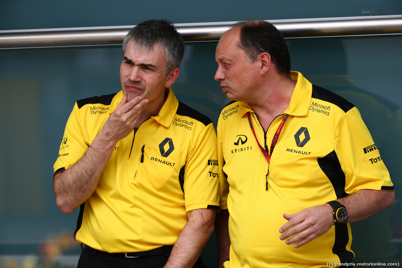 GP CINA, 15.04.2016 - Prove Libere 1, (L-R) Nick Chester (GBR) Renault Sport Formula One Team Technical Director e Frederic Vasseur (FRA) Renault Sport Formula One Team Racing Director