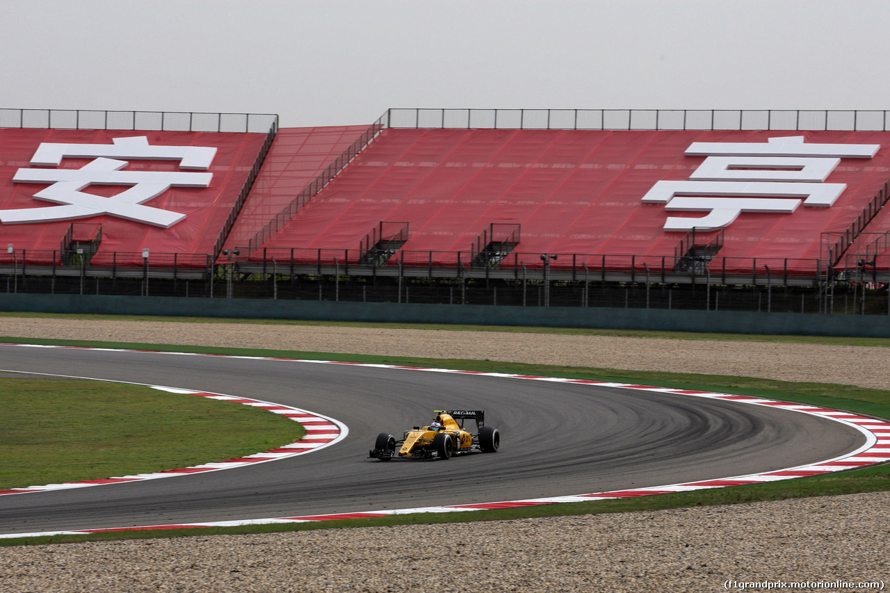 GP CINA, 15.04.2016 - Prove Libere 2, Jolyon Palmer (GBR) Renault Sport F1 Team RS16