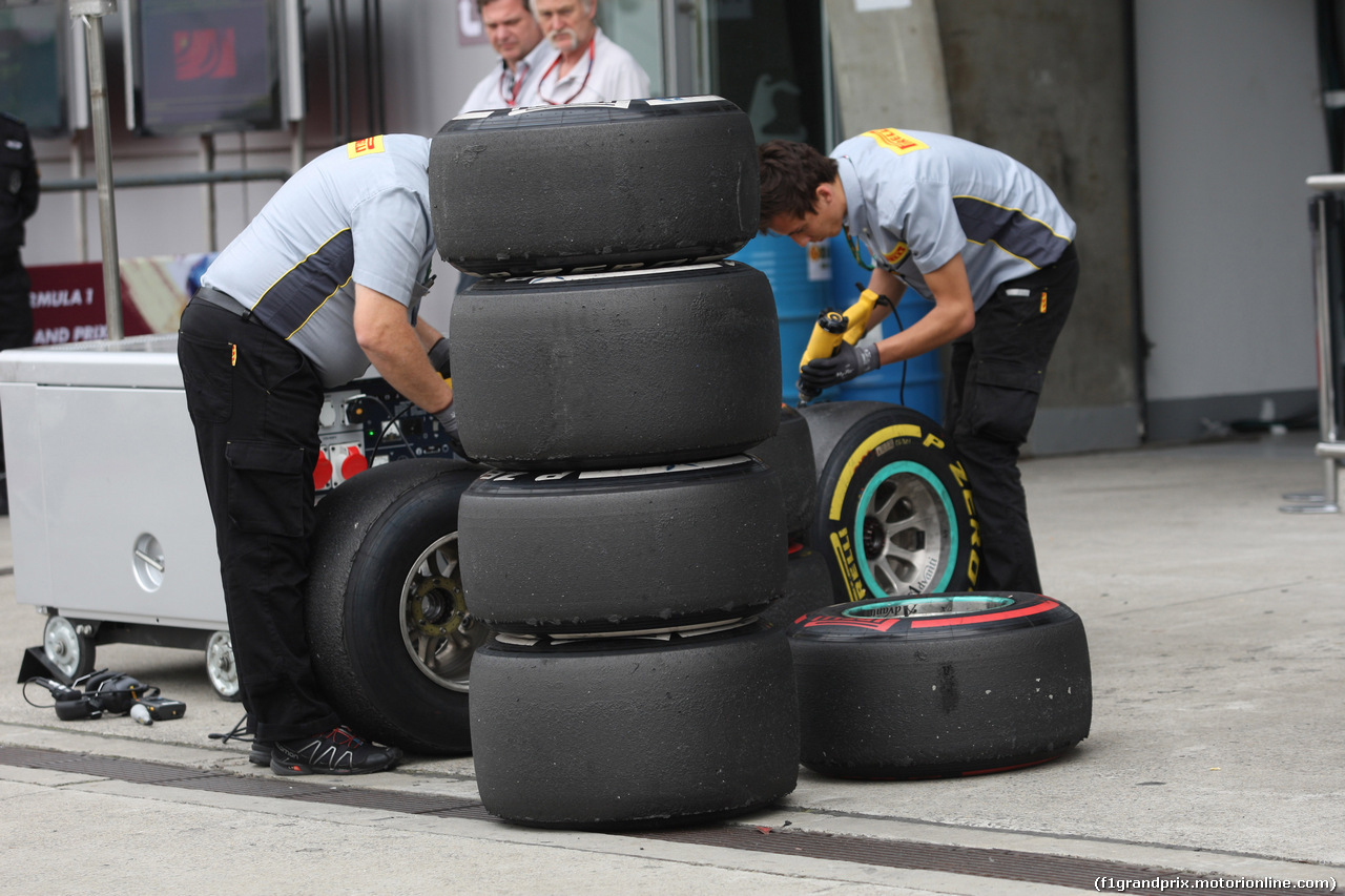 GP CINA, 15.04.2016 - Prove Libere 2, Pirelli Tyres