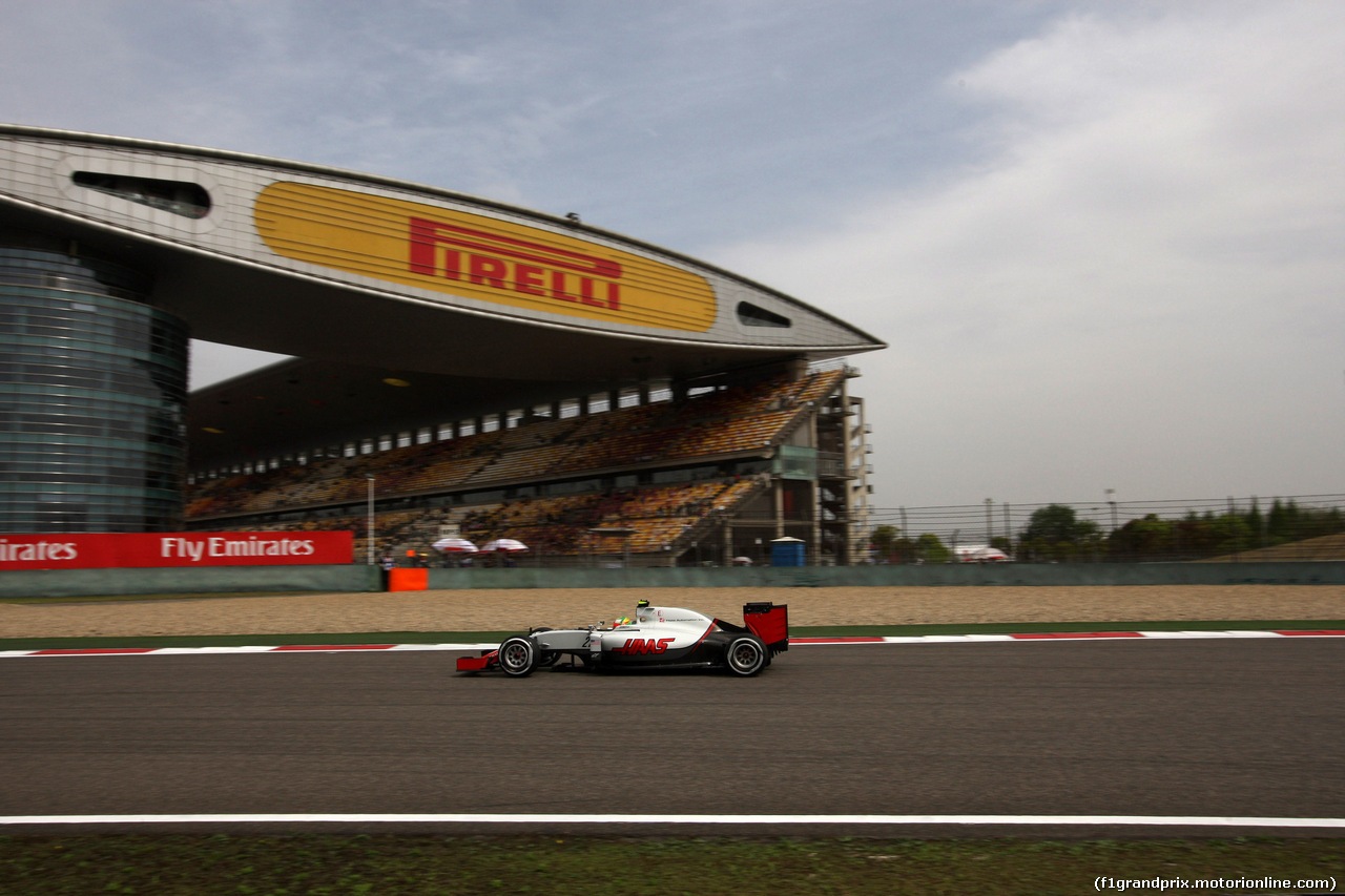 GP CINA, 15.04.2016 - Prove Libere 2, Esteban Gutierrez (MEX) Haas F1 Team VF-16