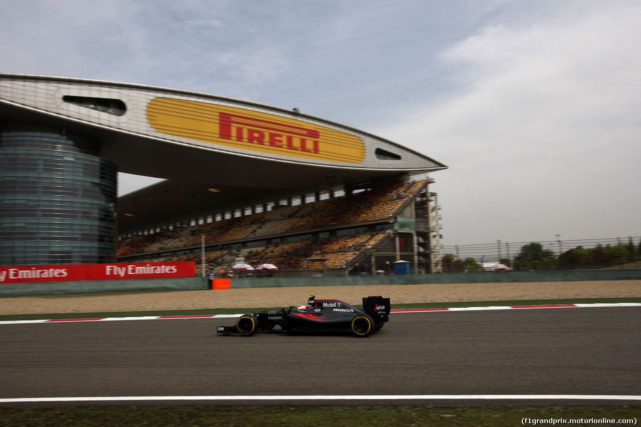 GP CINA, 15.04.2016 - Prove Libere 2, Jenson Button (GBR)  McLaren Honda MP4-31