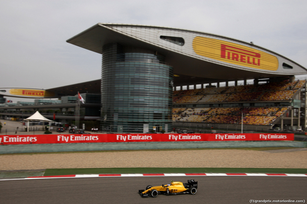 GP CINA, 15.04.2016 - Prove Libere 2, Jolyon Palmer (GBR) Renault Sport F1 Team RS16