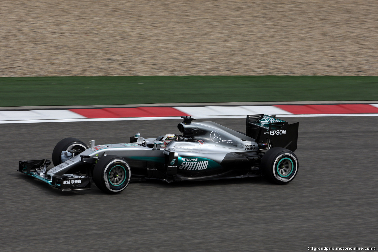 GP CINA, 15.04.2016 - Prove Libere 2, Lewis Hamilton (GBR) Mercedes AMG F1 W07 Hybrid