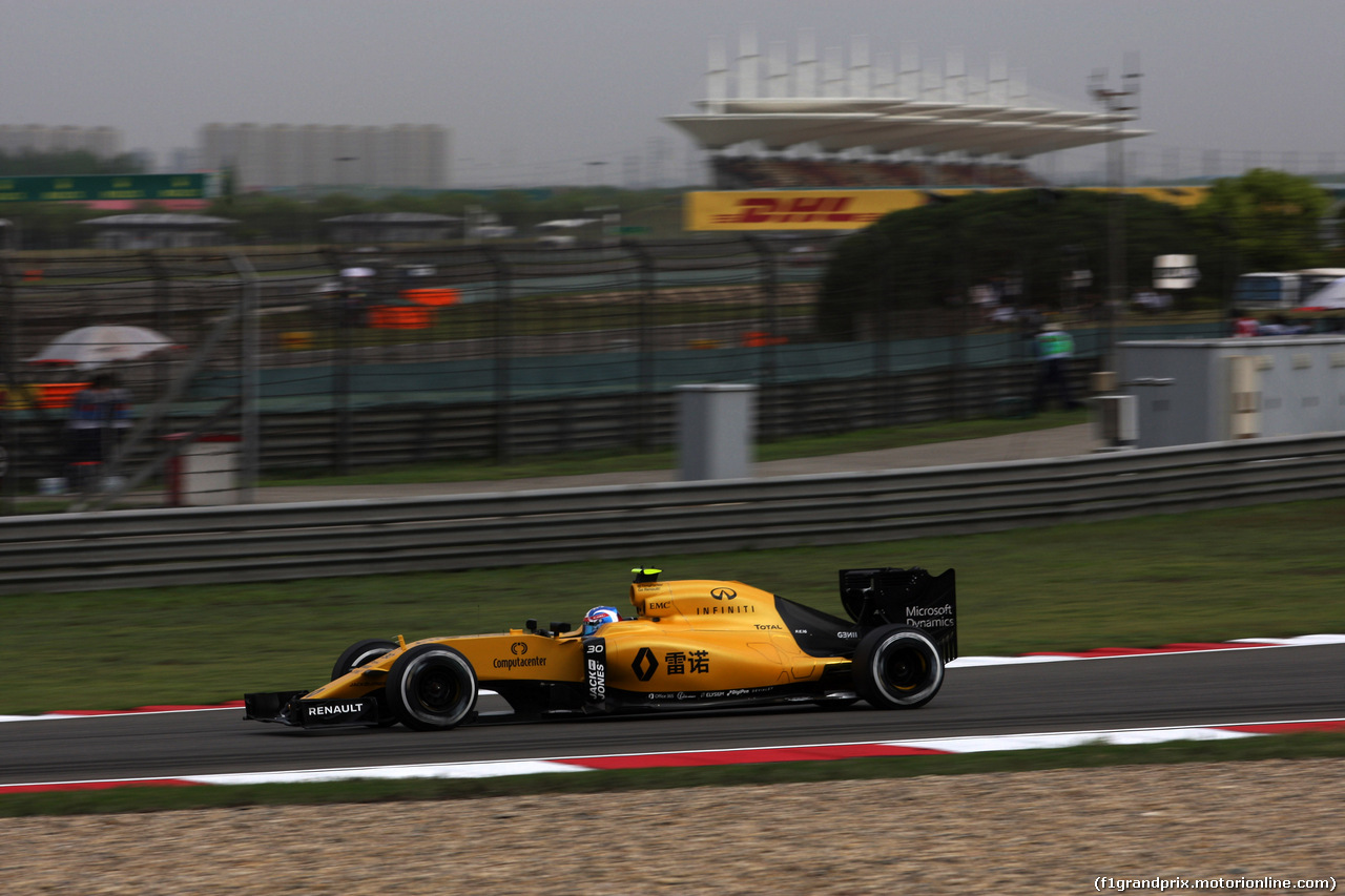 GP CINA, 15.04.2016 - Prove Libere 2, Jolyon Palmer (GBR) Renault Sport F1 Team RS16