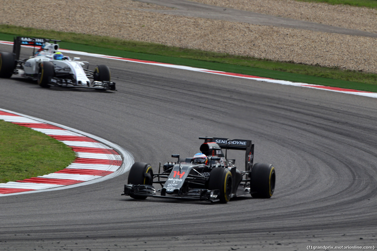 GP CINA, 15.04.2016 - Prove Libere 2, Fernando Alonso (ESP) McLaren Honda MP4-31 davanti a Felipe Massa (BRA) Williams FW38